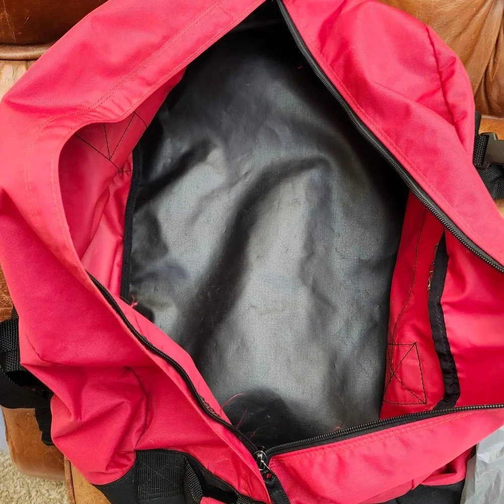 L.L.Bean Vtg Duffle Bag Travel Gym Carry On Red‎ Black USA adventure Gear Medium